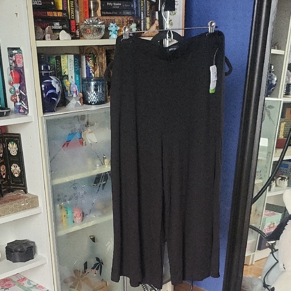 Stylish Black Wide-Leg Pants